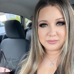 Meet your Posher, Becca